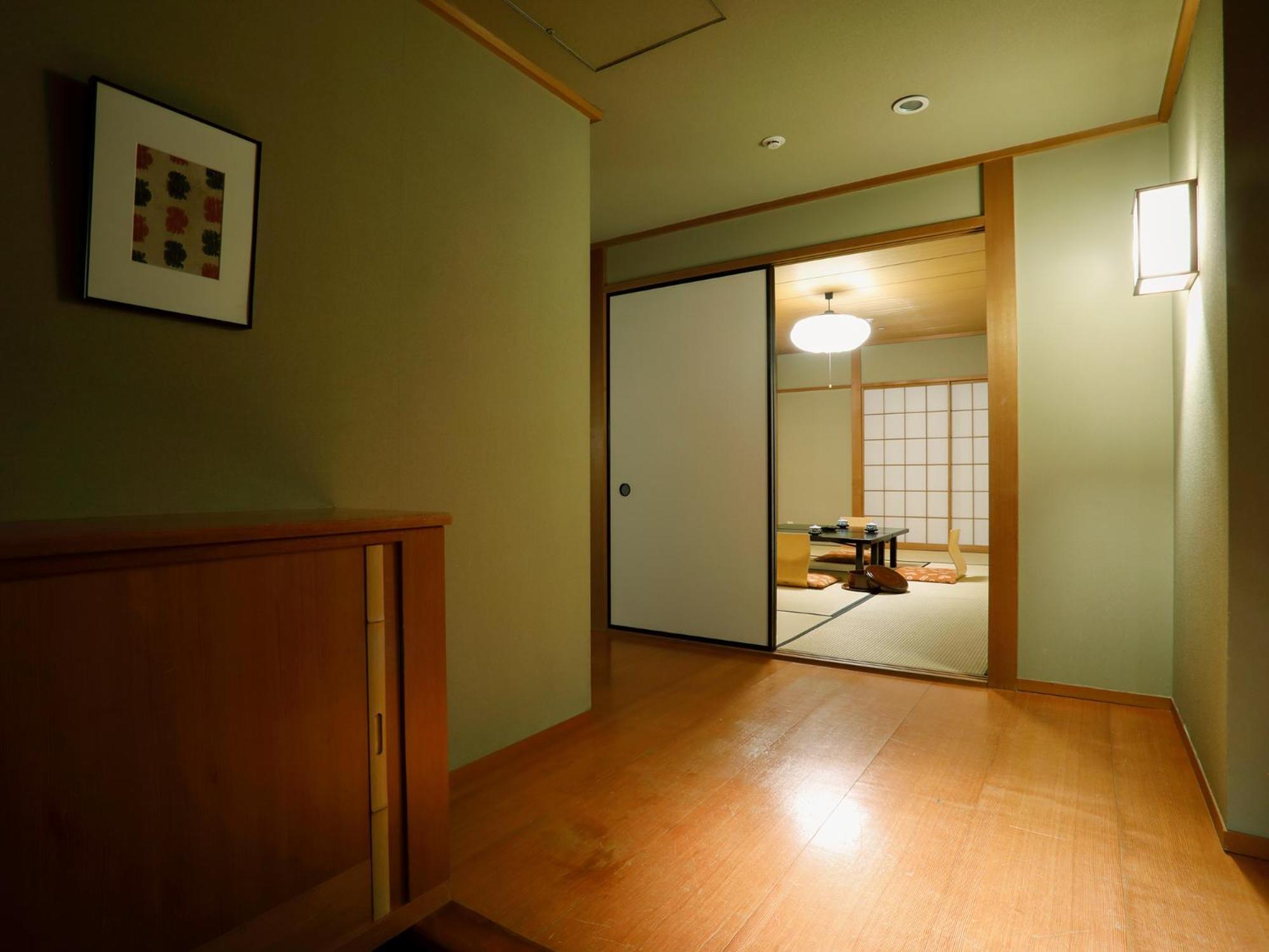 Premier Hotel -Tsubaki- Sapporo Rum bild A sliding door in a Japanese house