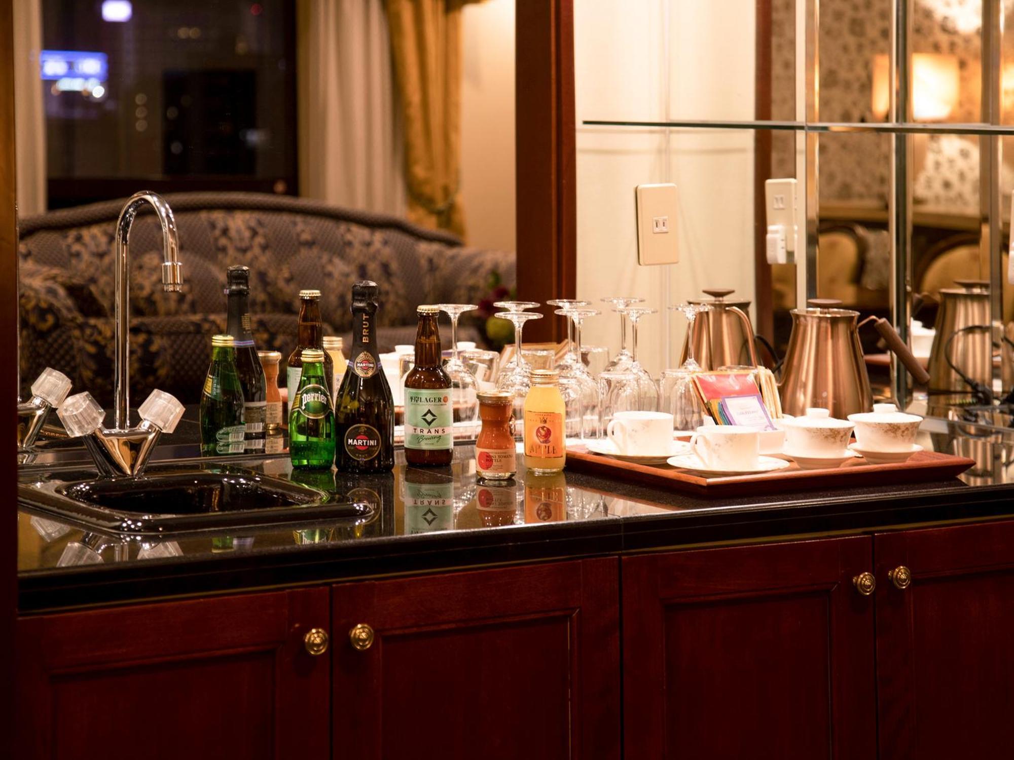 Premier Hotel -Tsubaki- Sapporo Rum bild A wet bar