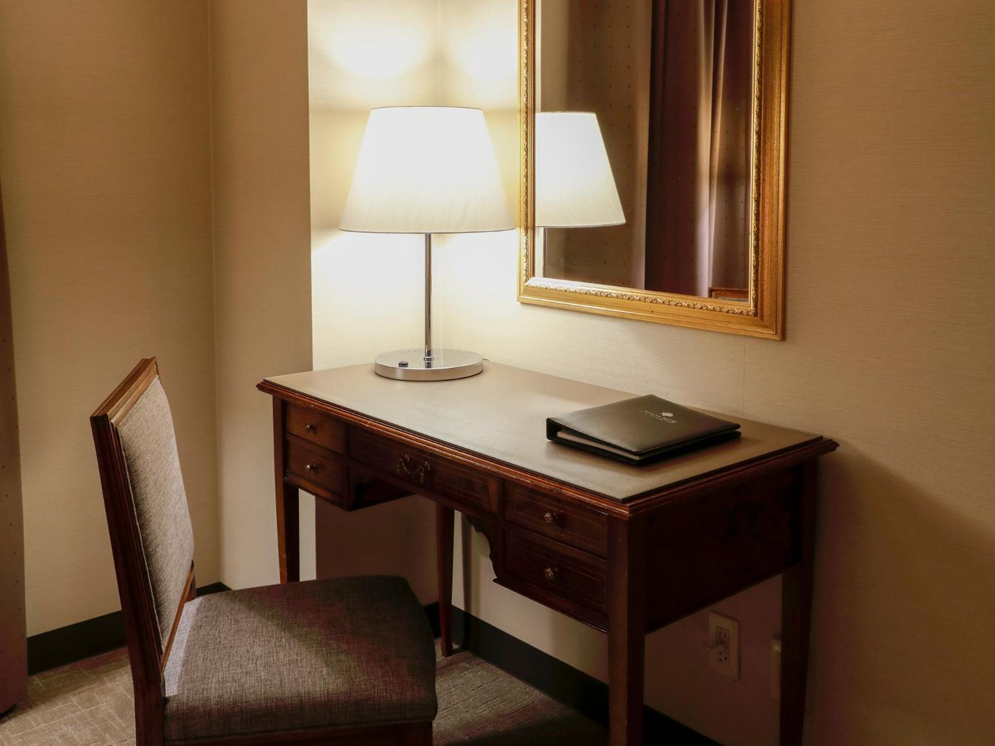 Premier Hotel -Tsubaki- Sapporo Exteriör bild A writing desk